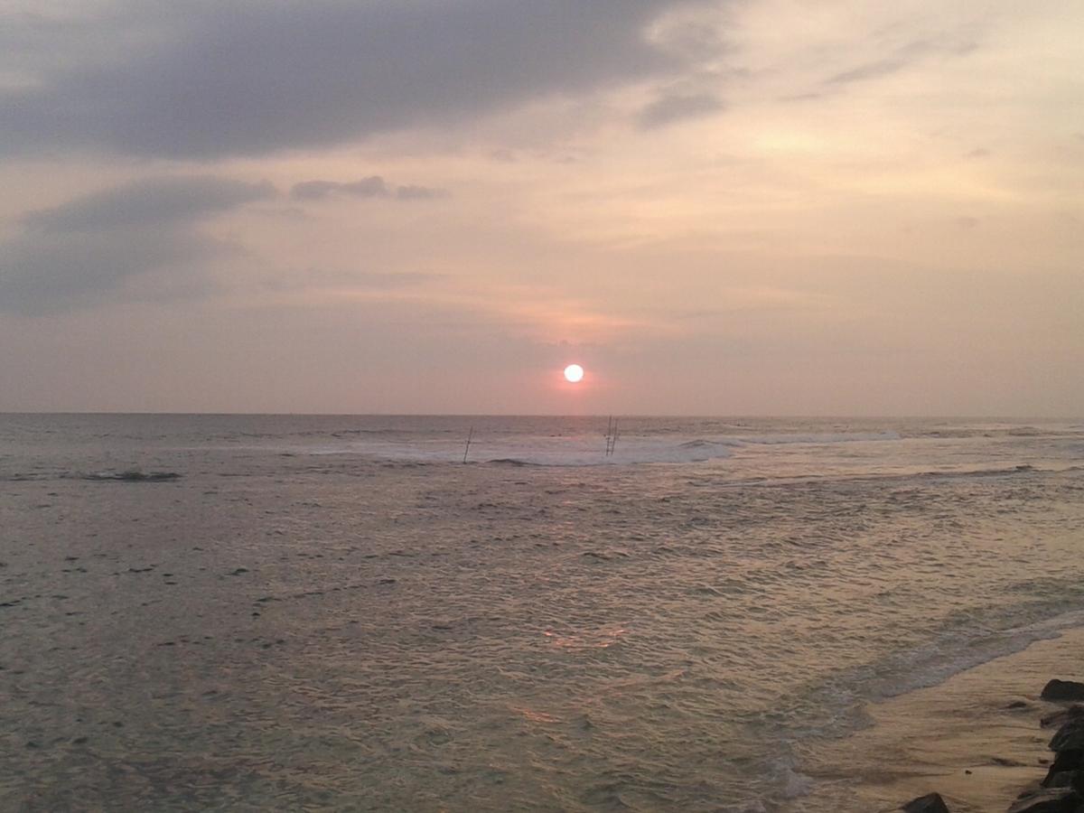 Sunset Surfing Beach Resort Matara Exterior foto